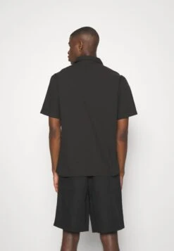 Boxed Fit Short Sleeve Shirt - Camisa - Black -Blen Ropa Comercio 076664e77ed34cf0884ecc440b3fae86