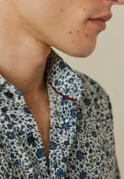 Next Camisa - Blue Ditsy Floral -Blen Ropa Comercio 3b6a5299f95c4fd58d6d6b89016fb86b