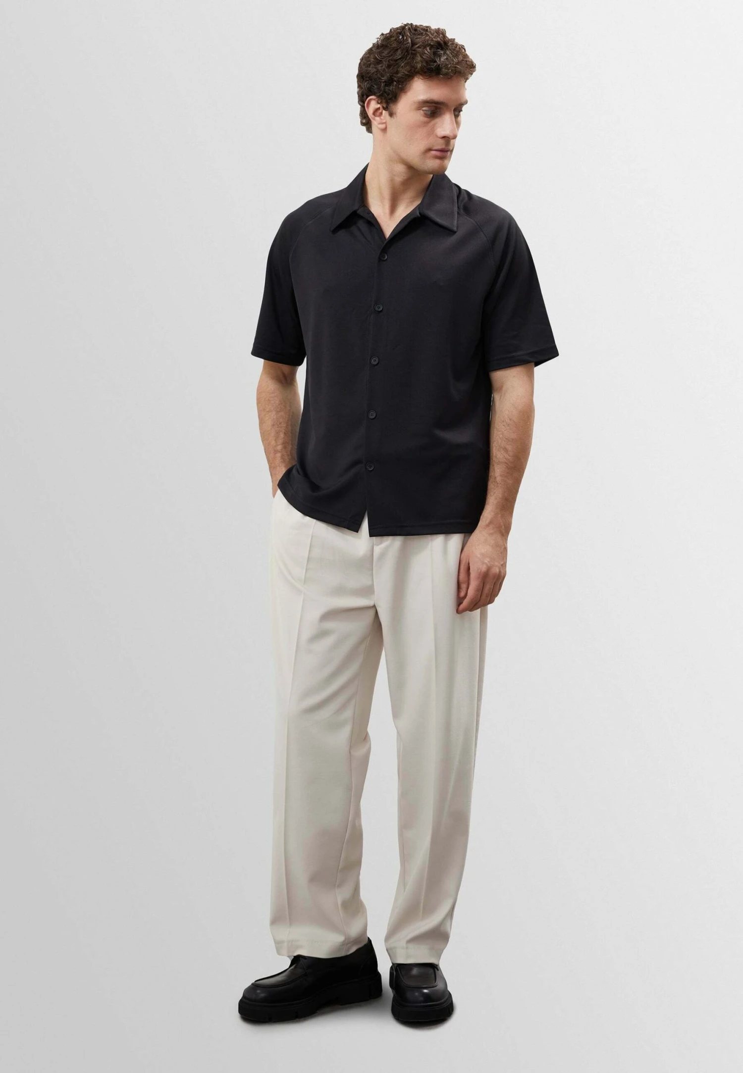 Short Sleeve - Camisa - Black 7 Short Sleeve - Camisa - Black - Imagen 5