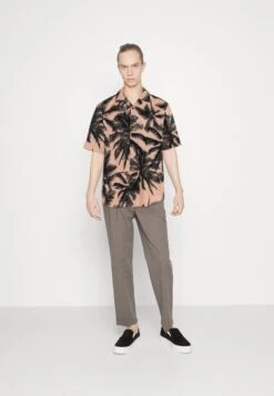 Only & Sons Onstie Palm- Camisa - Peach Nectar -Blen Ropa Comercio 5fe0ecc926034fa894e8646d109575d5