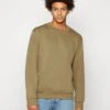 WEEKDAY Standard - Sudadera - Dark Khaki -Blen Ropa Comercio 6d52398c00ea4d86b2968f5c1ab40c6e
