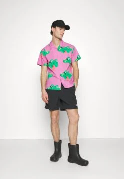 Obey Clothing Frogman - Camisa - Wild Rose Multi 12 Obey Clothing Frogman - Camisa - Wild Rose Multi -Blen Ropa Comercio 79d450f16bf14bdf8964f772a000a194