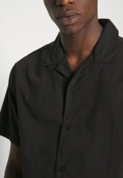 Boxed Fit Short Sleeve Shirt - Camisa - Black -Blen Ropa Comercio 872e77d06d6d418dba6add624e5ca566