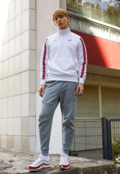 Nike Sportswear Repeat - Sudadera - White/Black -Blen Ropa Comercio 9b51540f820745289cd16b77804cc905