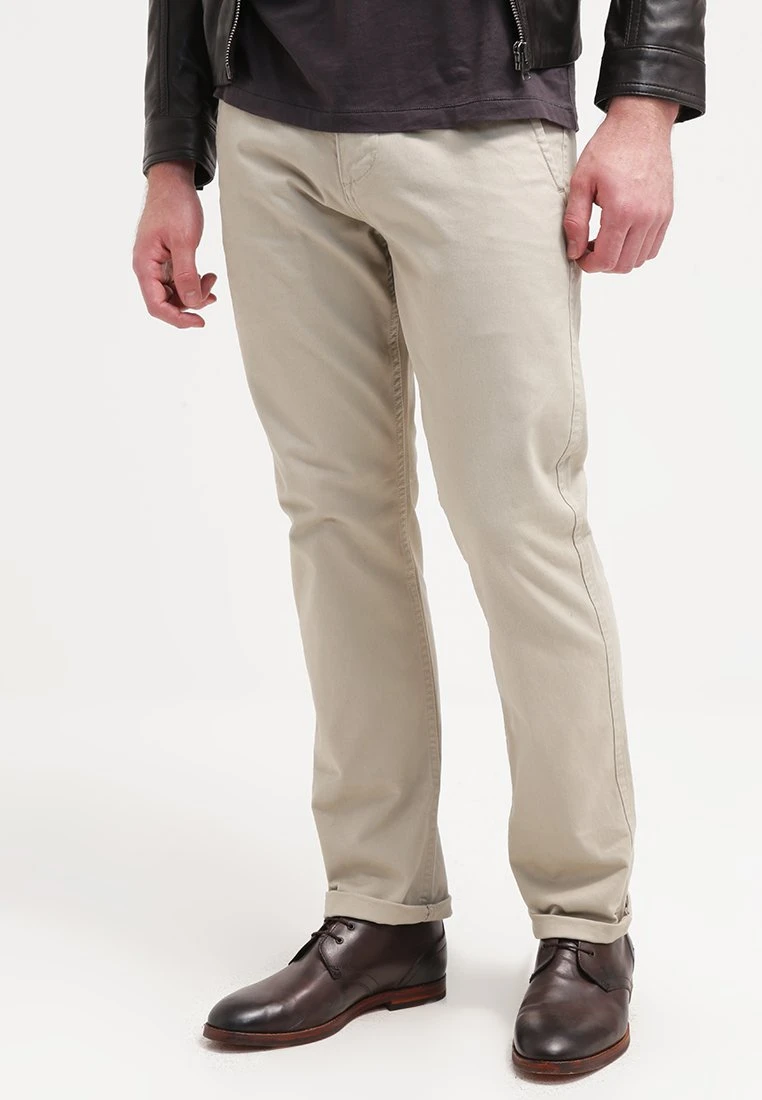 Dockers Alpha Original Slim - Pantalones Chinos - Safari Beige 6 Dockers Alpha Original Slim - Pantalones Chinos - Safari Beige - Imagen 4