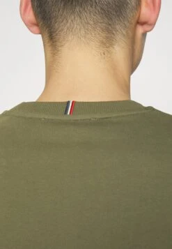 Les Deux Lens - Sudadera - Olive Night/Ivory 12 Les Deux Lens - Sudadera - Olive Night/Ivory -Blen Ropa Comercio a9be31c6a2754d9fa719339dfce1606a