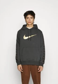 Nike Sportswear Repeat- Jersey Con Capucha - Dark Smoke Grey/Metallic Gold -Blen Ropa Comercio c2bb0cfdb600459ea4440b211253afee