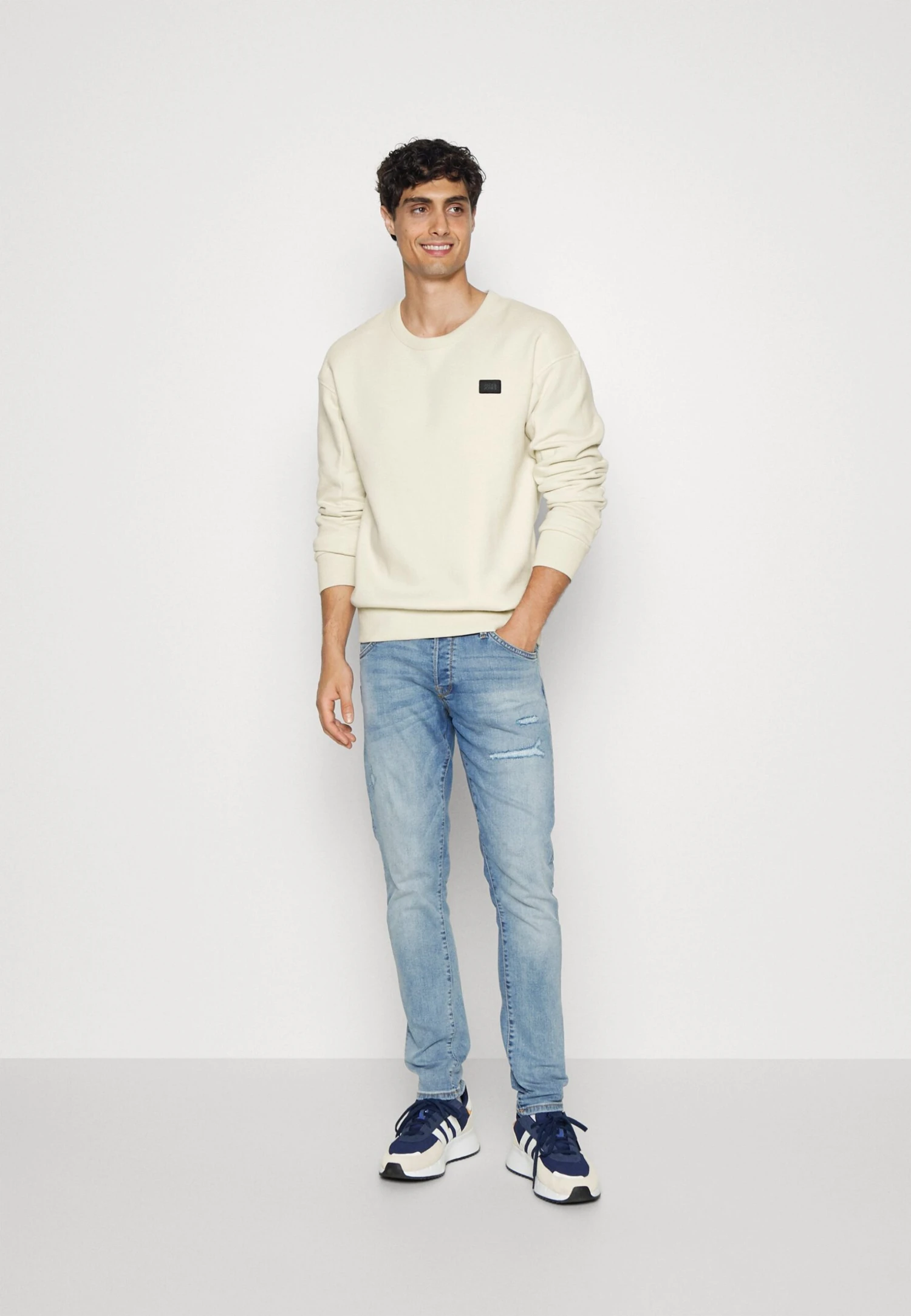 Jack & Jones Jcoclassic Crew Neck - Sudadera - Moonbeam 4 Jack & Jones Jcoclassic Crew Neck - Sudadera - Moonbeam - Imagen 2