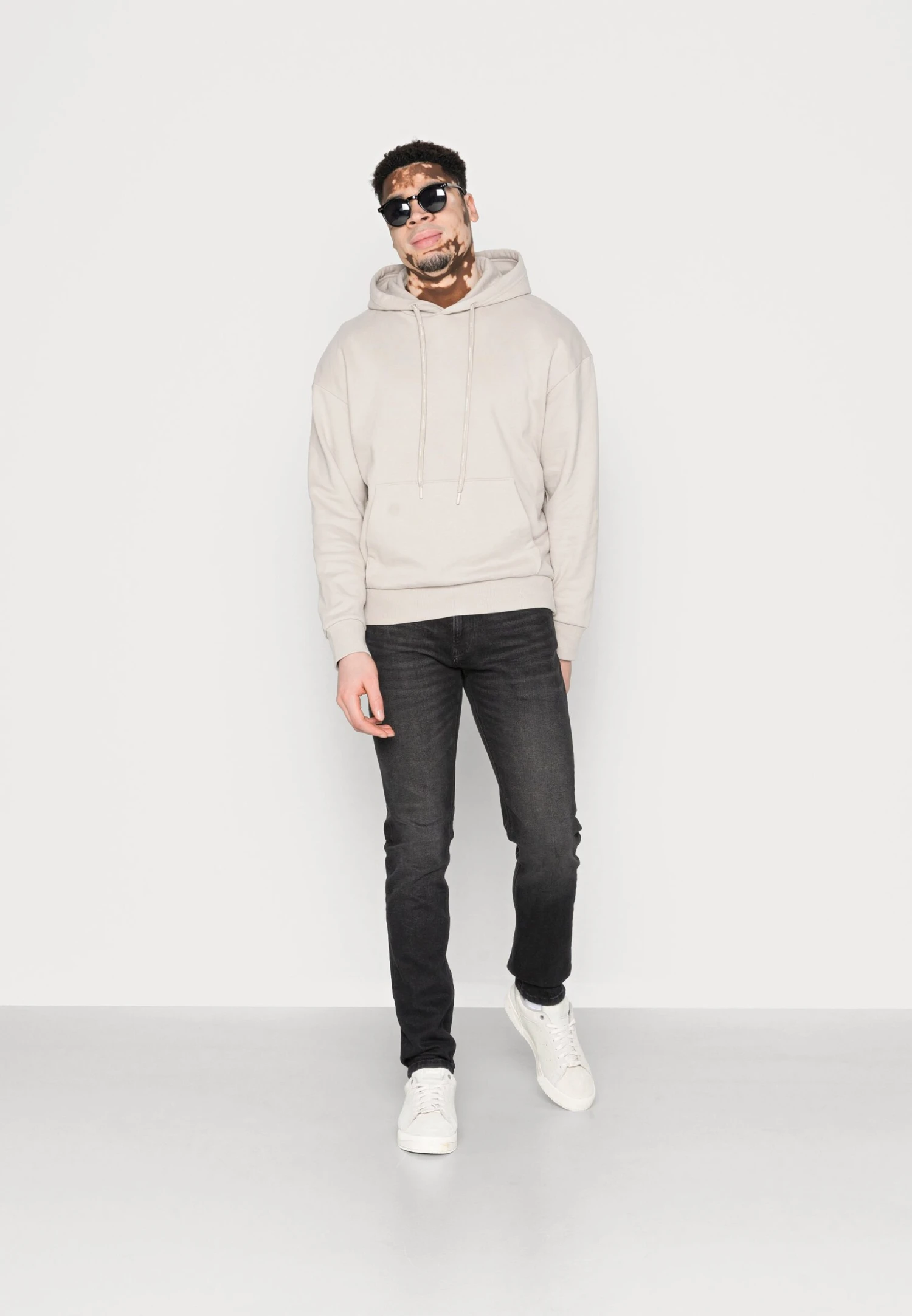 TOM TAILOR Denim Hoody - Sudadera - Light Dove Grey 4 TOM TAILOR Denim Hoody - Sudadera - Light Dove Grey - Imagen 2